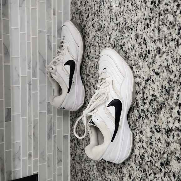 White & Black Nike Court Lite Tennis Shoes sz 13 - 845201-100 low top sneakers - Picture 3 of 7